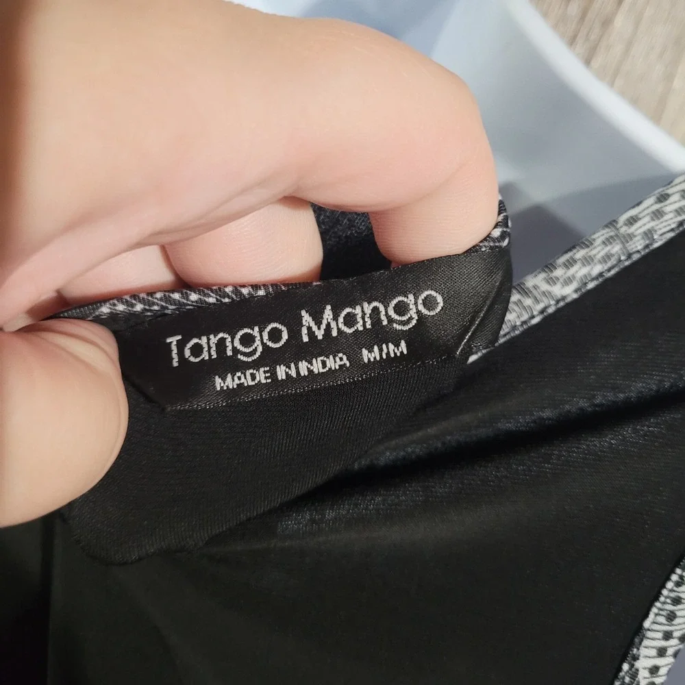 Tango Mango Ruffle Dress Size M Black Sleeveless Stretch Flowy Dancing Resort - Picture 8 of 10
